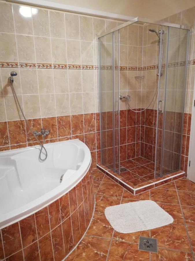 Imola Es Andrea Apartmanhaz Hajduszoboszlo Ngoại thất bức ảnh
