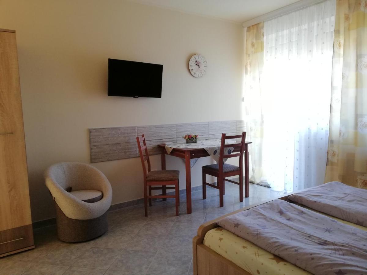 Imola Es Andrea Apartmanhaz Hajduszoboszlo Ngoại thất bức ảnh