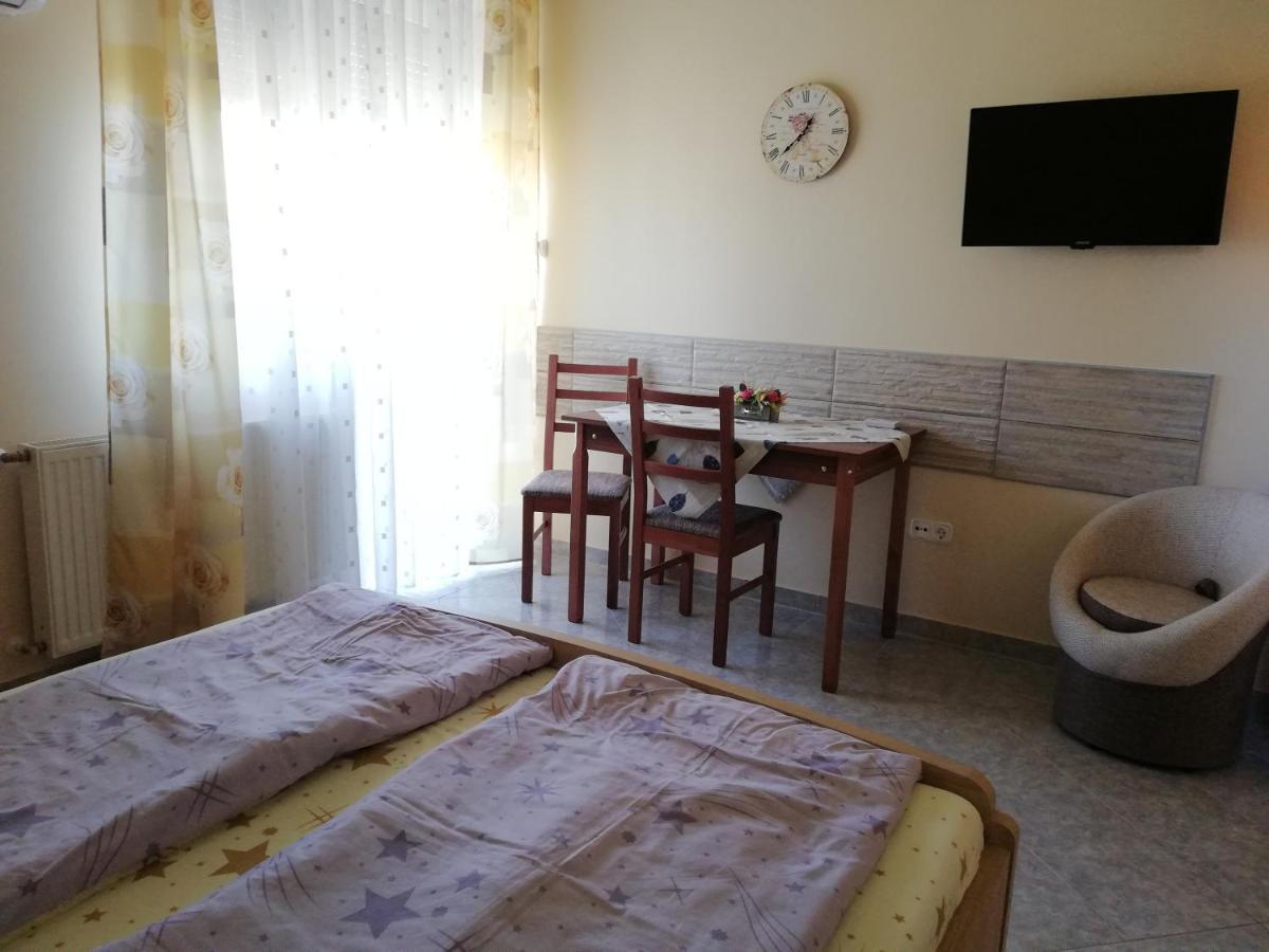 Imola Es Andrea Apartmanhaz Apartment Hajduszoboszlo Ngoại thất bức ảnh