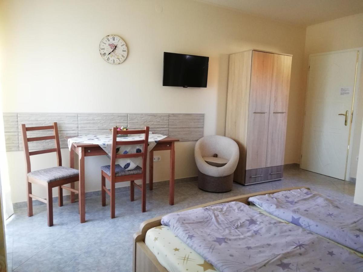 Imola Es Andrea Apartmanhaz Hajduszoboszlo Ngoại thất bức ảnh