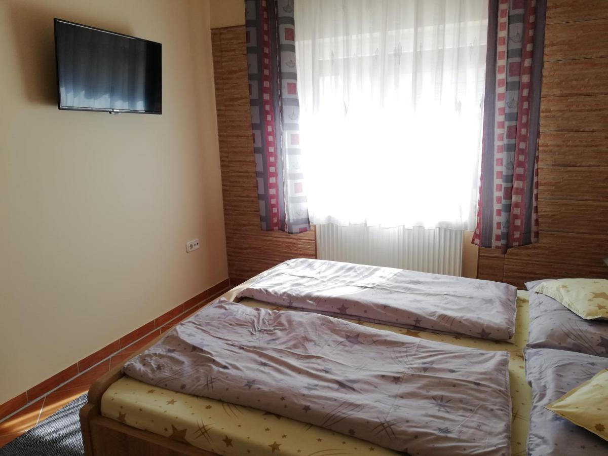 Imola Es Andrea Apartmanhaz Apartment Hajduszoboszlo Ngoại thất bức ảnh