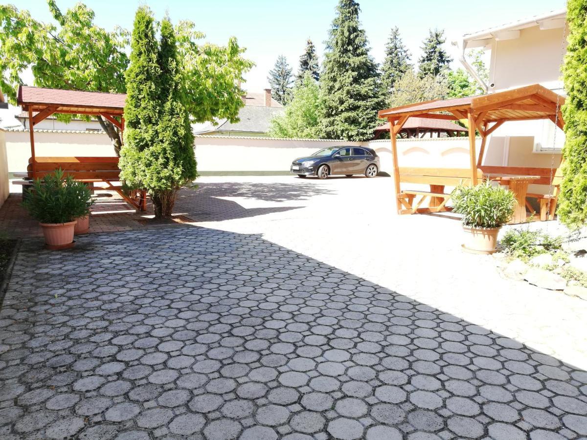 Imola Es Andrea Apartmanhaz Hajduszoboszlo Ngoại thất bức ảnh