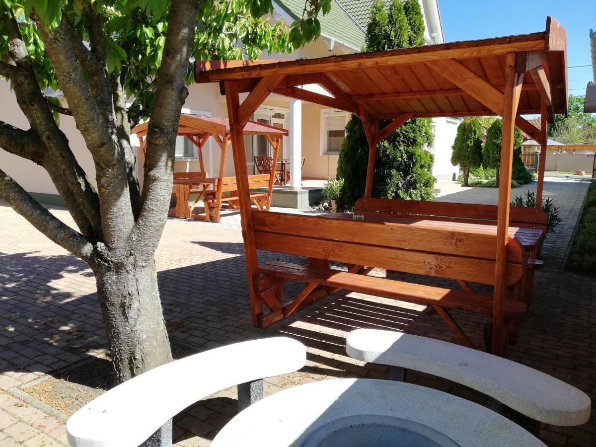 Imola Es Andrea Apartmanhaz Hajduszoboszlo Ngoại thất bức ảnh